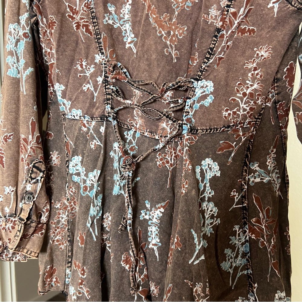 Lola P. Corset Back Button Front Shirt - Picture 2 of 4